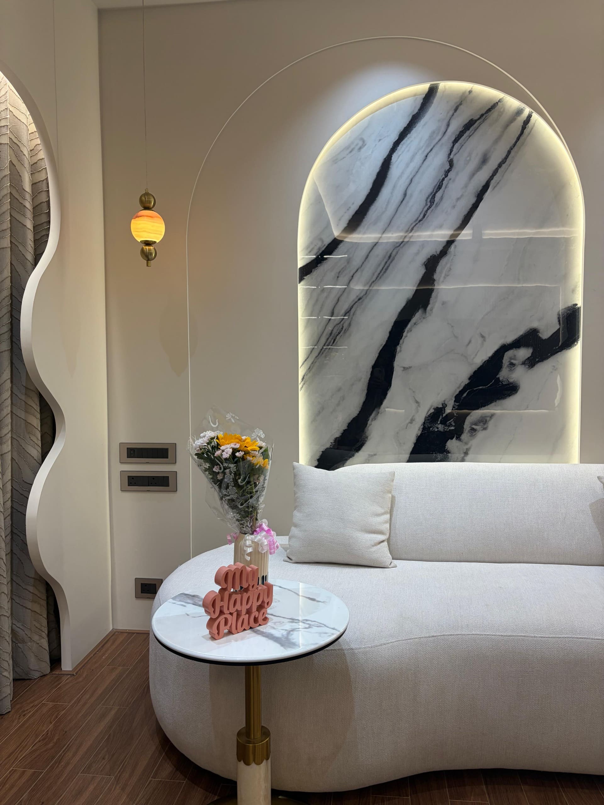 Backlit onyx feature detail